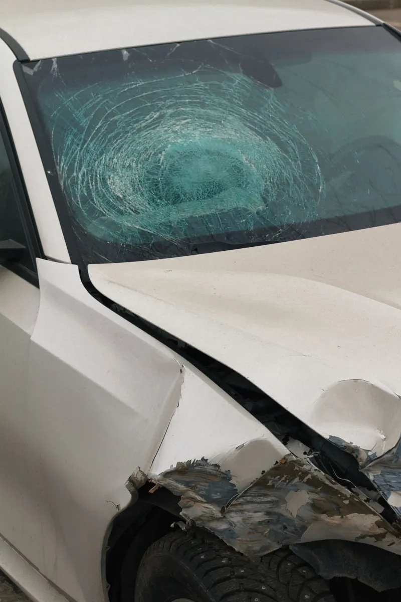 Frontschaden an einem PKW nach einem Auffahrunfall